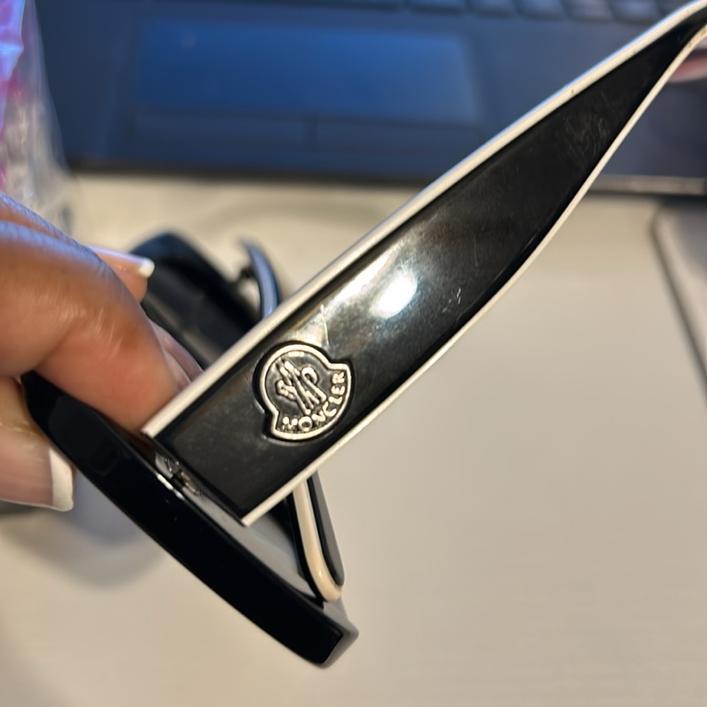 Authentic moncler unisex shades - Picture 2 of 8